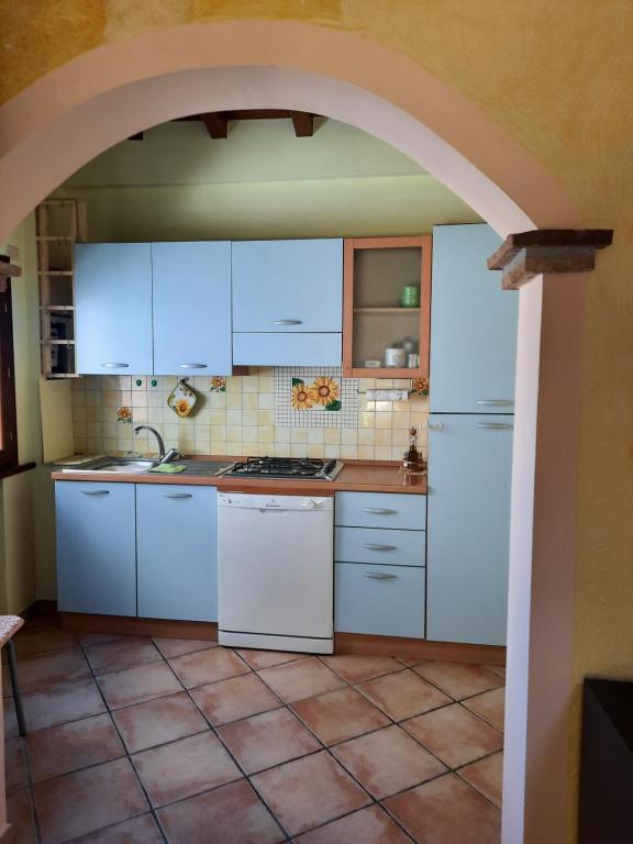 Kuchyň nebo kuchyňský kout v ubytování La Casa in Piazza- Pacelli dal 1775