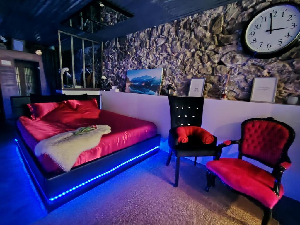 Khu vực ghế ngồi tại Sweet Loft Grenoble-Love Room avec jacuzzi & sauna