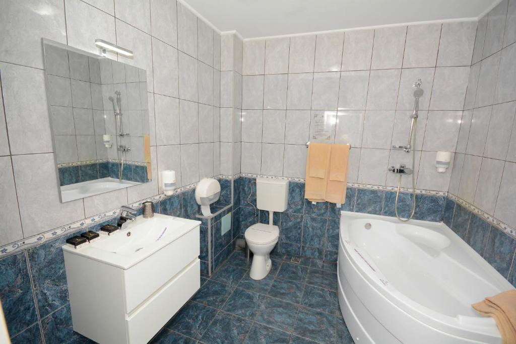 Koupelna v ubytování Hotel Andre´s