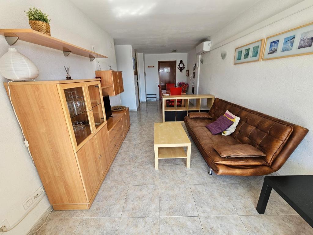 Posezení v ubytování Appartement tout confort terrasse 21 m2 pleins sud wifi proche port aventura centre et plage 2 chambres 2 SDB piscine