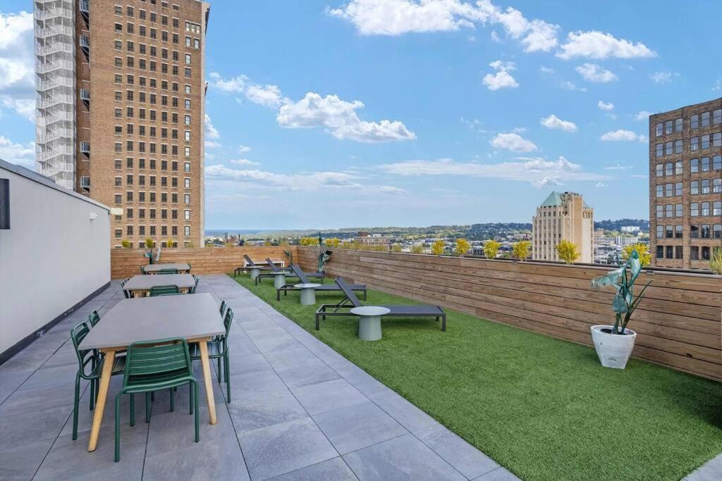 Optimum - Downtown Sanctuary! photo