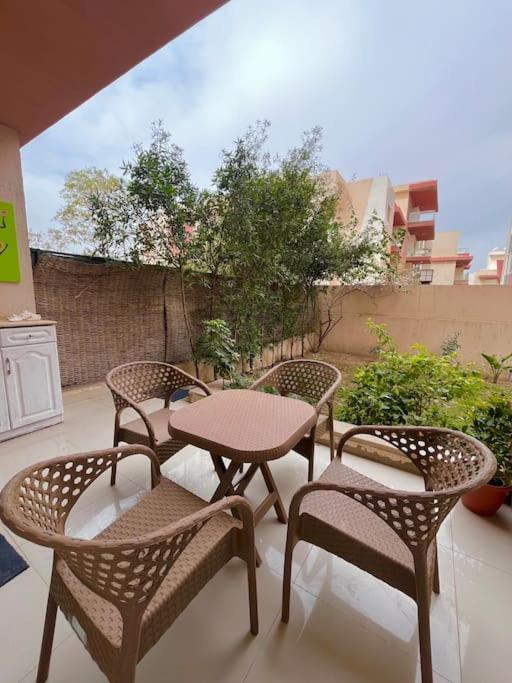 Balkón nebo terasa v ubytování Lovely Apartment with private Garden in New Cairo
