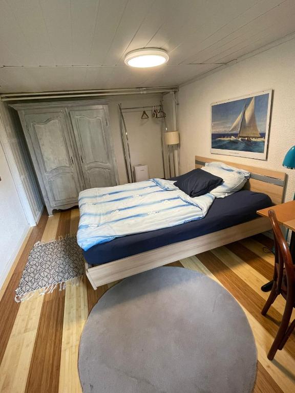 Postel nebo postele na pokoji v ubytování Appartement 1 pièce entresol 30 m2 proche du centre et bain thermal