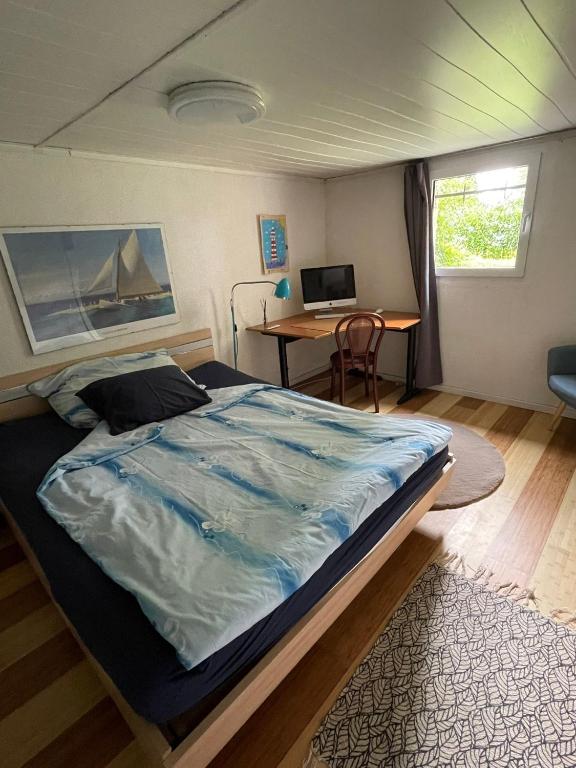 Postel nebo postele na pokoji v ubytování Appartement 1 pièce entresol 30 m2 proche du centre et bain thermal