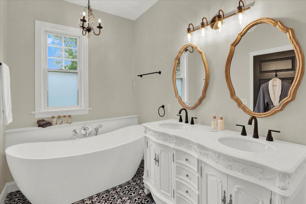 The South Mountain Inn - King Room With Spa Bath