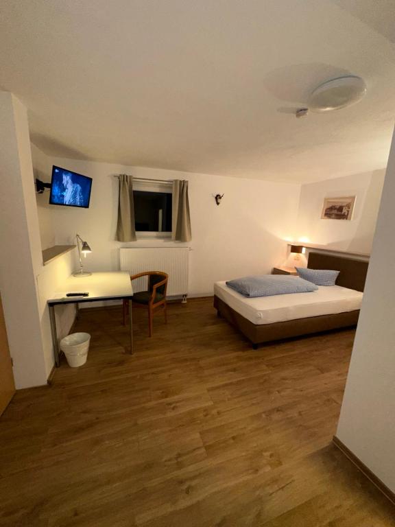 Postel nebo postele na pokoji v ubytování Hotel Zum Forst