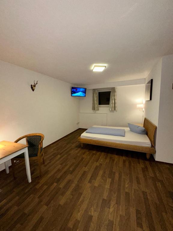 Postel nebo postele na pokoji v ubytování Hotel Zum Forst