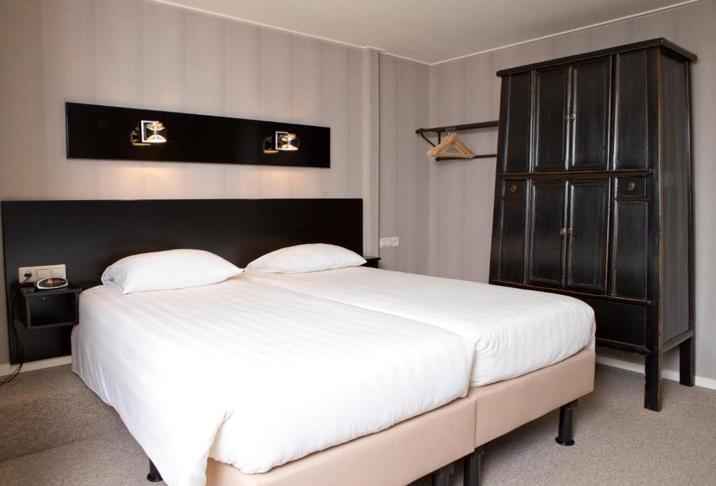 Postel nebo postele na pokoji v ubytování Hotel Zonneheuvel