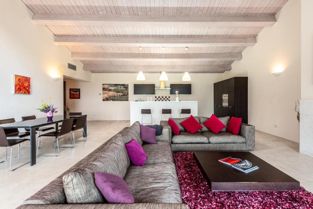 Zdjęcie z galerii obiektu Villa Aquila on two floors - Cignella Resort Tuscany w mieście Osteria Delle Noci