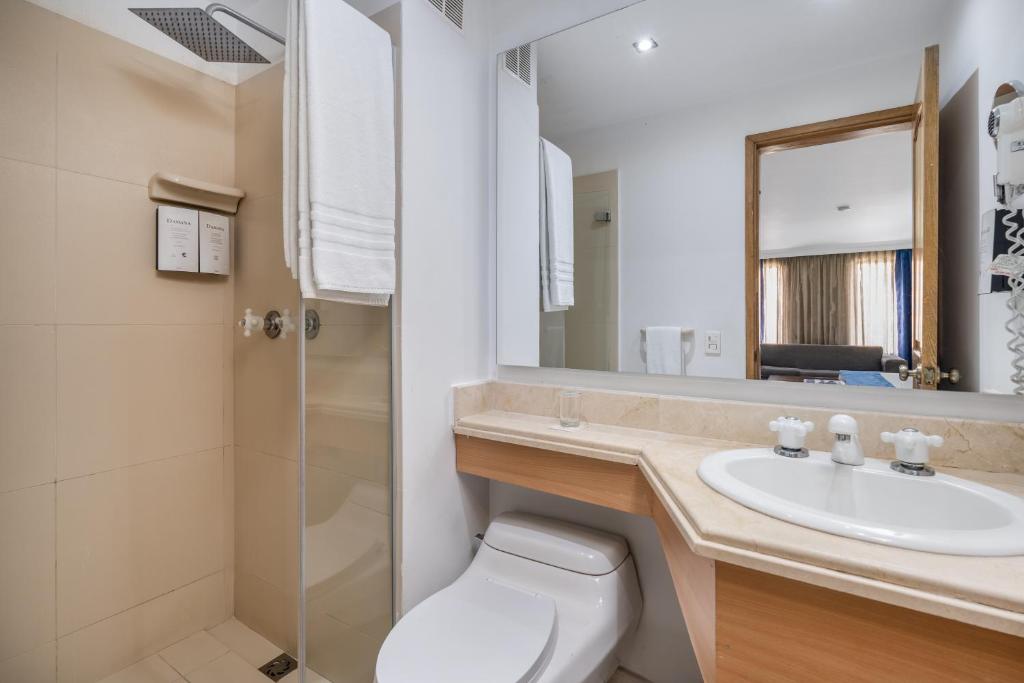 Koupelna v ubytování Hotel Egina Bogotá
