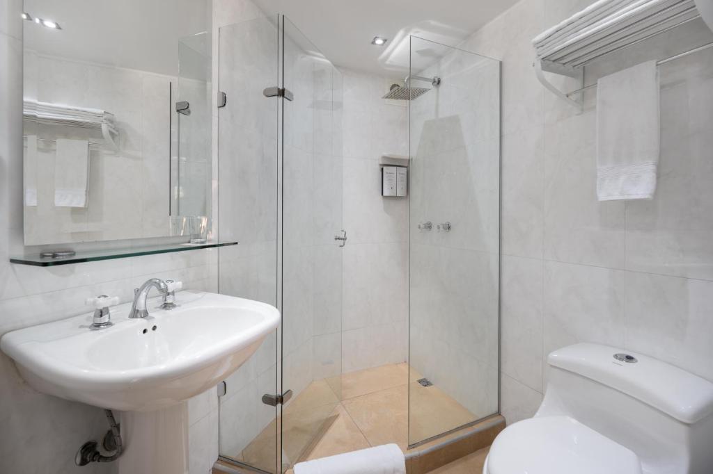 Koupelna v ubytování Hotel Egina Bogotá