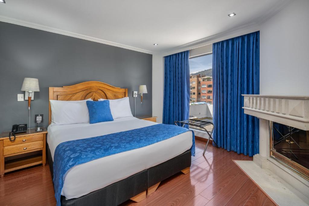 Postel nebo postele na pokoji v ubytování Hotel Egina Bogotá