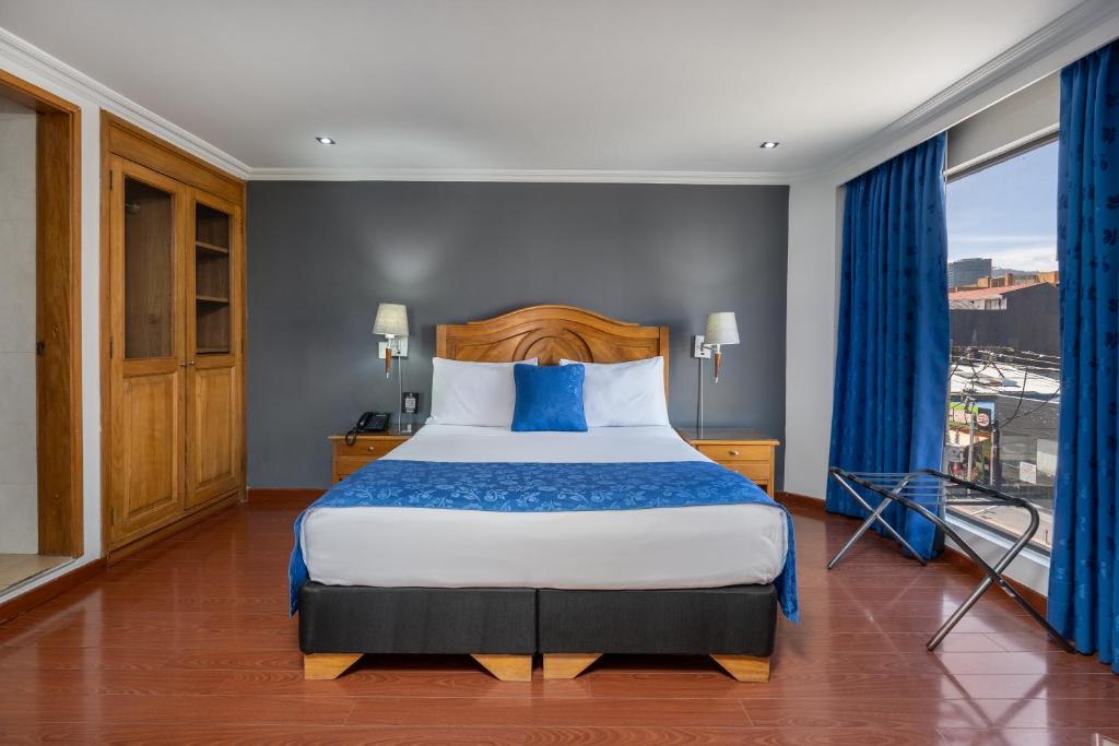 Postel nebo postele na pokoji v ubytování Hotel Egina Bogotá