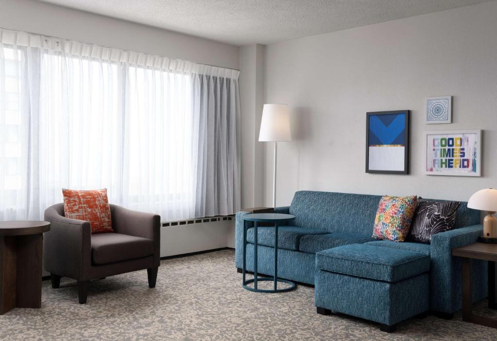 Sonesta ES Suites Chicago Downtown Magnificent Mile Medical - Hearing Accessible One Bedroom Suite King