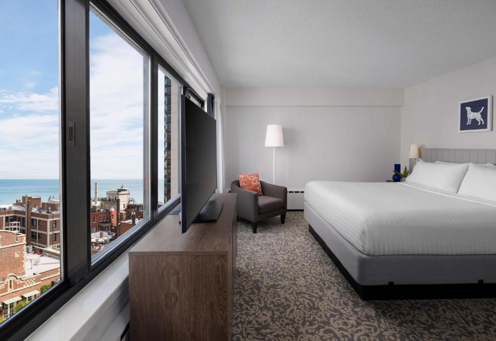 Sonesta ES Suites Chicago Downtown Magnificent Mile Medical - Two Bedroom Suite - King + Queen - Lake View