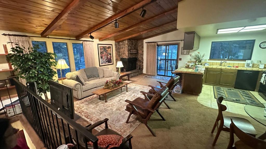 Φωτογραφία από το άλμπουμ του Large 1875 SF 2-bedroom 3 Bath 3-floor townhome σε Zephyr Cove