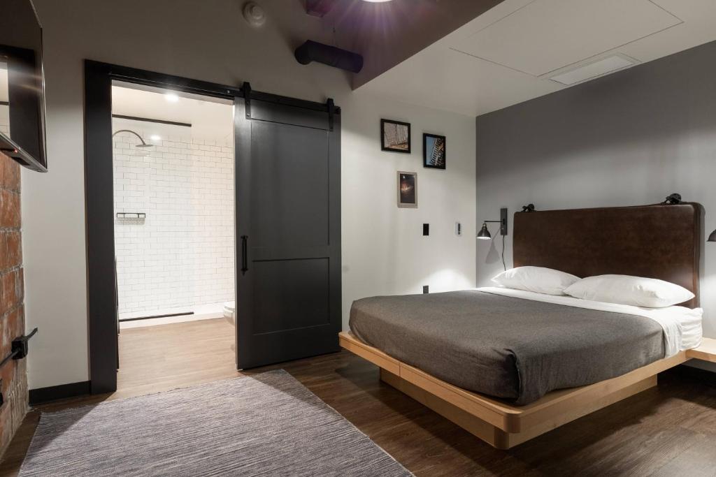 Moxy Nashville Downtown - Raamloze Koningin Kamer - Gehoor Toegankelijk