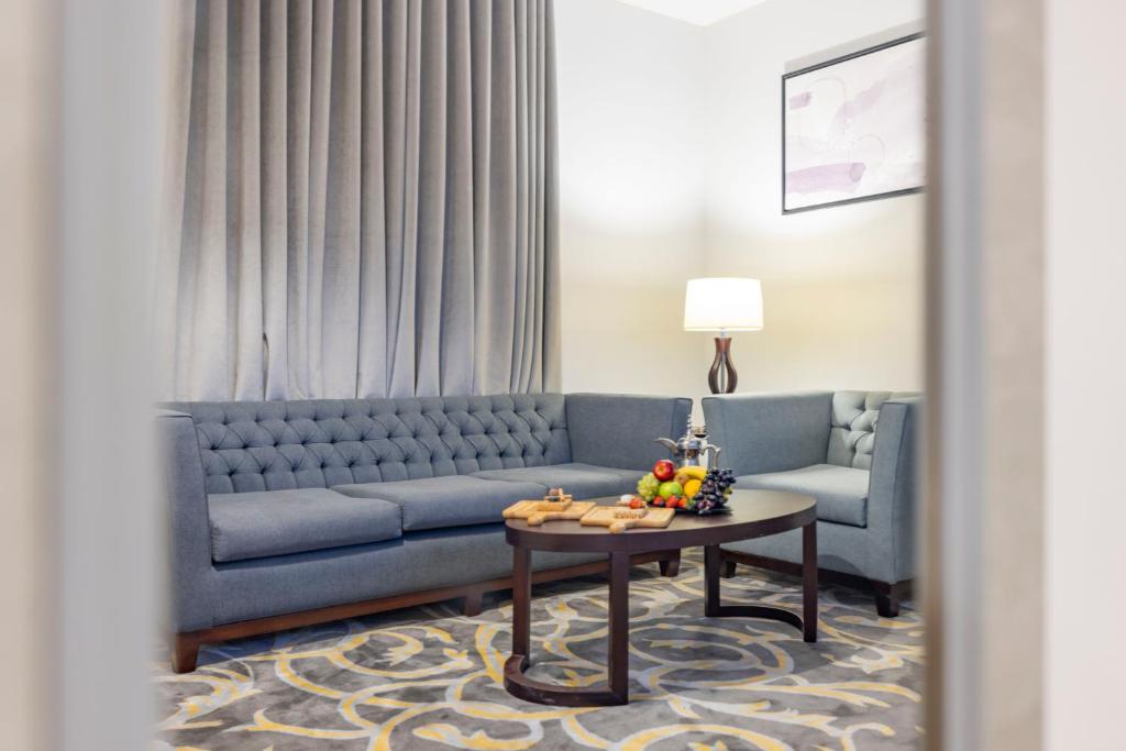 LATEN SUITES