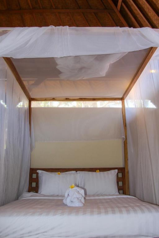 Postel nebo postele na pokoji v ubytování Bali Hai Island Resort Jembrana
