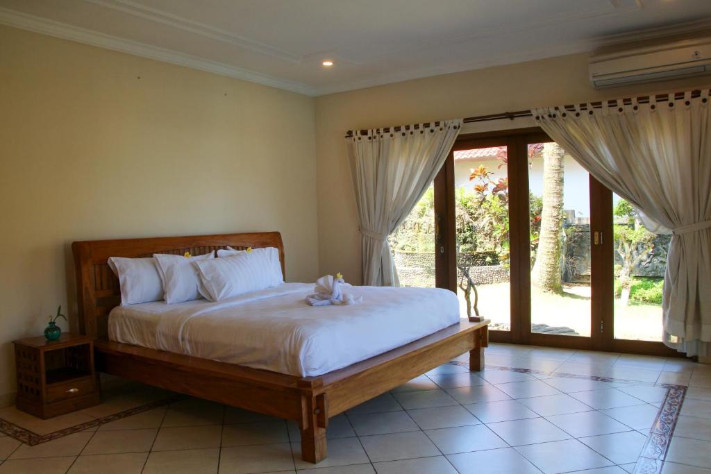 Postel nebo postele na pokoji v ubytování Bali Hai Island Resort Jembrana