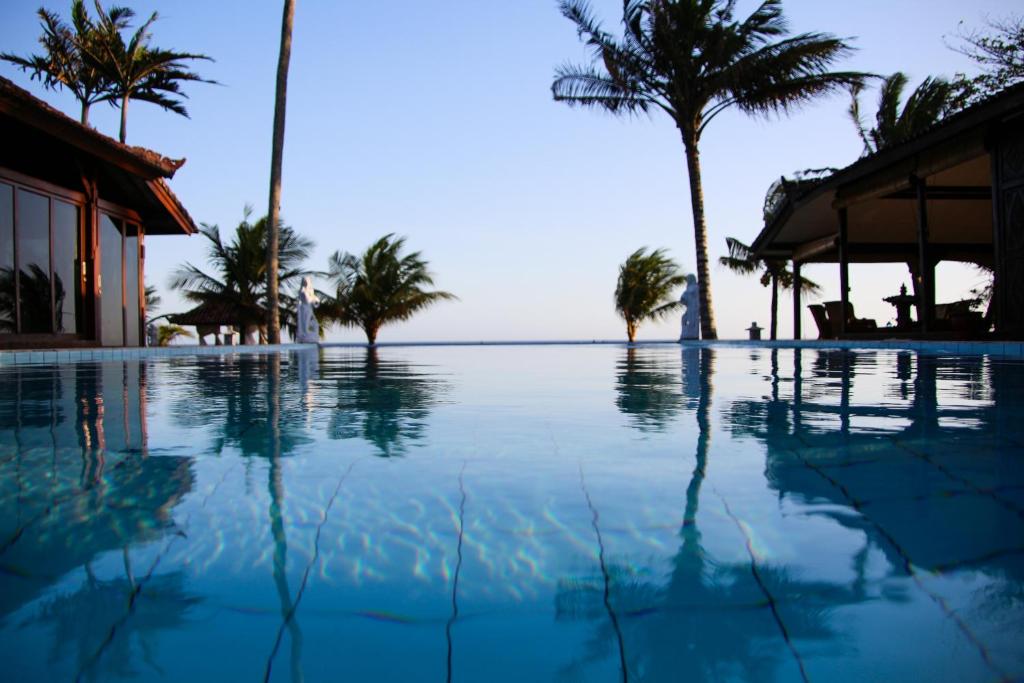 Bazén v ubytování Bali Hai Island Resort Jembrana nebo v jeho okolí