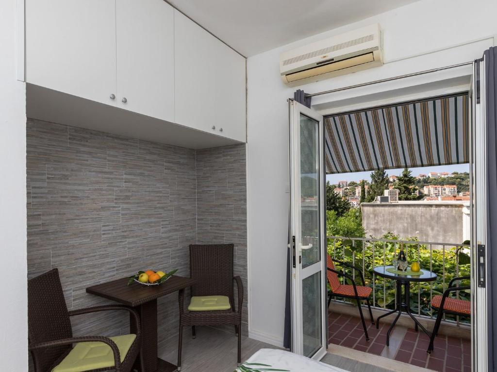 Guest House Bradas-Double Room with Shared Bathroom No3