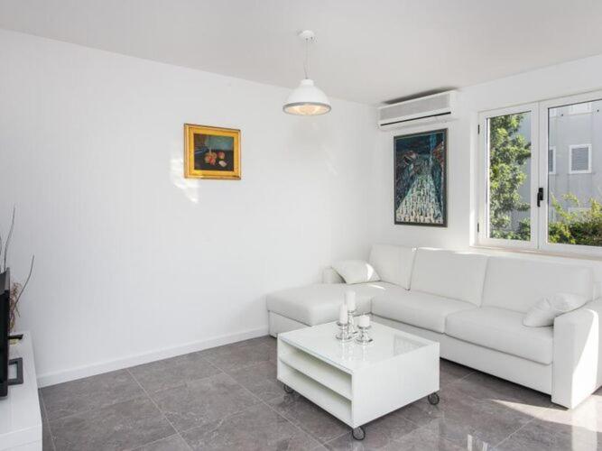 Apartment Dup i - Two Bedroom Apartment with Balcony