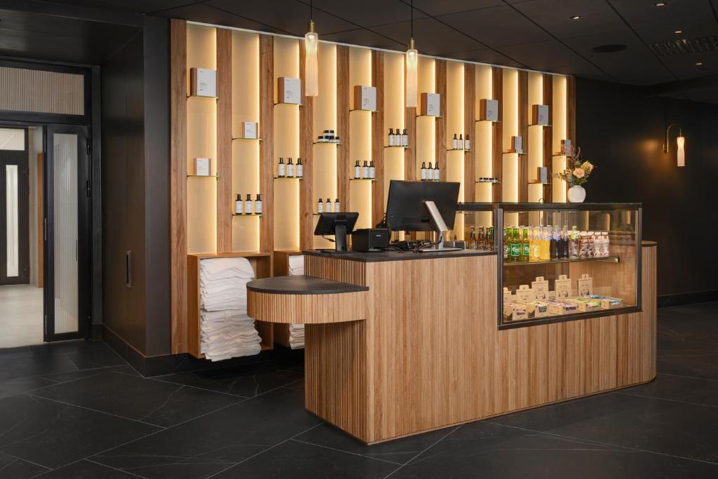 Příslušenství pro přípravu čaje a kávy v ubytování Clarion Hotel Karlatornet