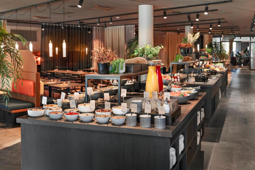 Clarion Hotel Karlatornet - Resim 12