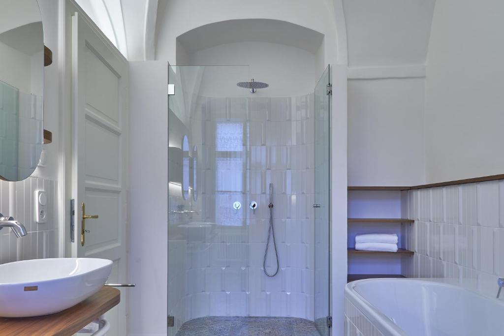 Koupelna v ubytování Hotel U 3 Pstrosu
