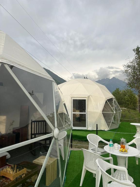 Nespecifikovaný výhled na hory nebo výhled na hory při pohledu z luxury tent