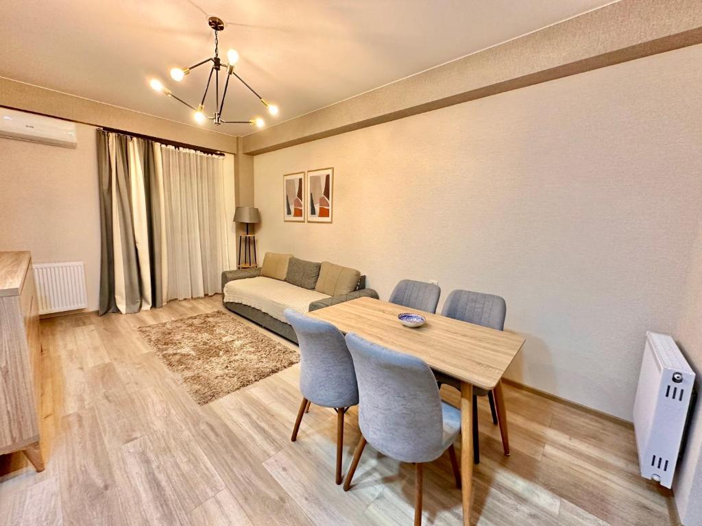 تصویر اتاق‌های Beautiful Apartment With Balcony In Didi Dighomi - تصویر ۲