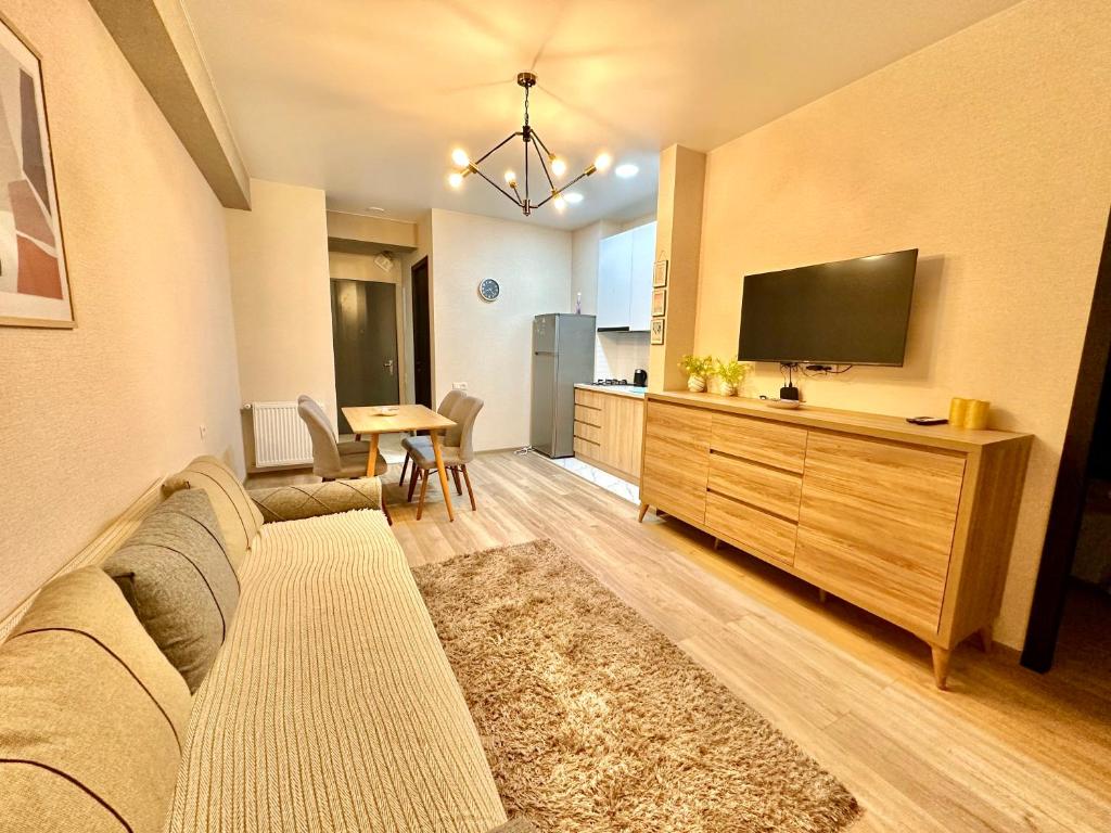 فضای داخلی Beautiful Apartment With Balcony In Didi Dighomi در تفلیس - تصویر ۳