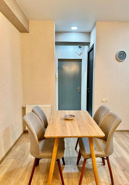 لابی و فضای عمومی Beautiful Apartment With Balcony In Didi Dighomi - تصویر ۵