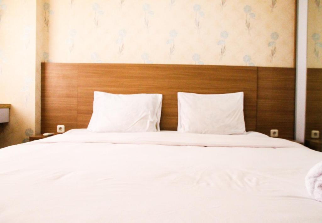 Cozy and Elegant 1BR Apartment Belmont Residence Puri By Travelio - Apartamento De Um Quarto