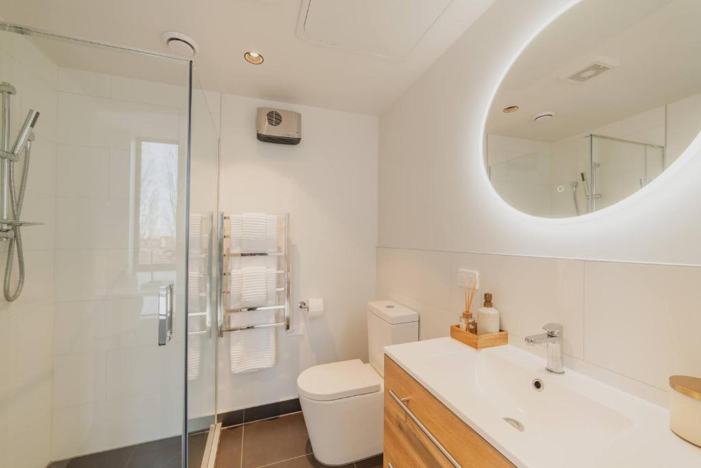 Chic and Contemporary Living at Cambridge Terrace - Resim 11