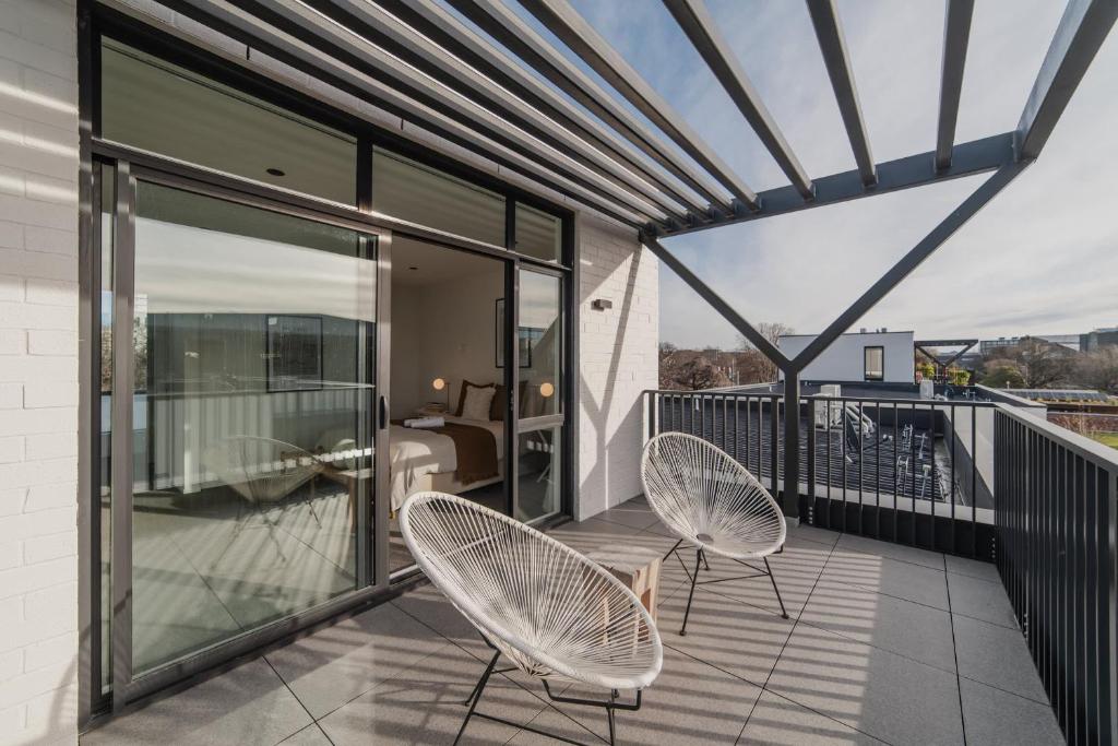 Chic and Contemporary Living at Cambridge Terrace - Resim 17