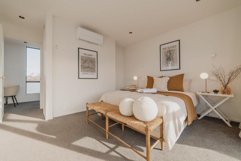 Chic and Contemporary Living at Cambridge Terrace - Resim 18