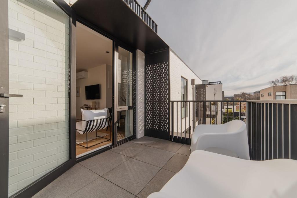 Chic and Contemporary Living at Cambridge Terrace - Resim 25