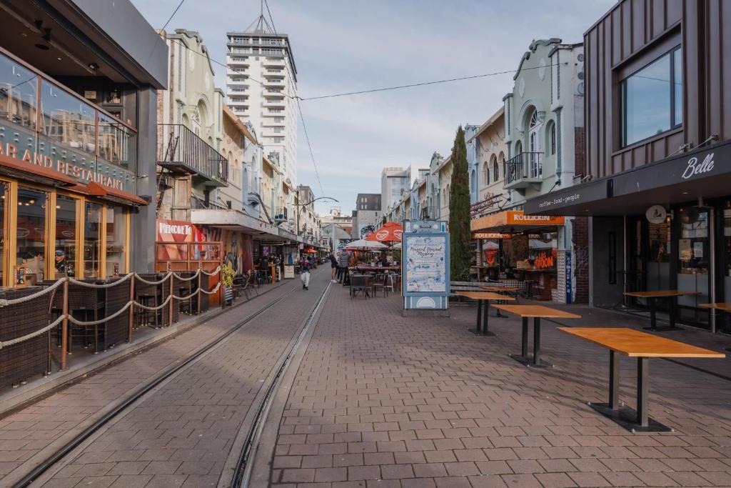 Chic and Contemporary Living at Cambridge Terrace - Resim 42