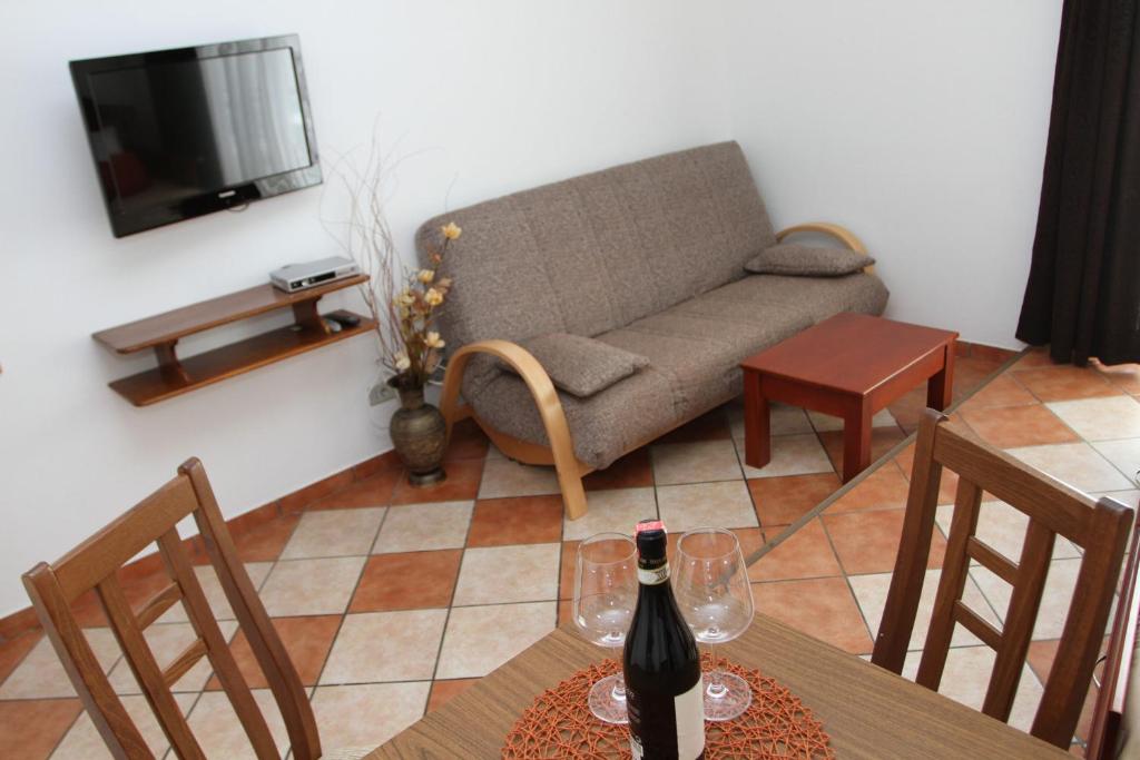 Televízia a/alebo spoločenská miestnosť v ubytovaní Adriatic Apartment
