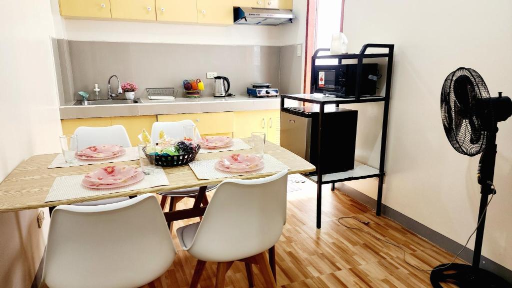 Kuchyň nebo kuchyňský kout v ubytování Demit Apartment -2br near airport- 4