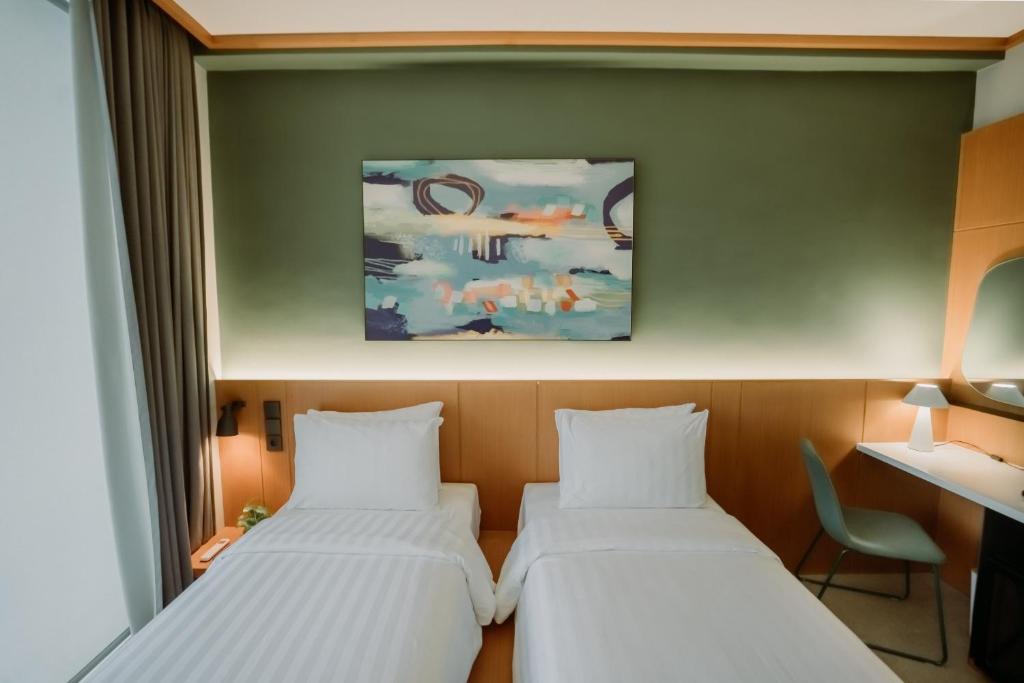 Postel nebo postele na pokoji v ubytování Jiro Hotel