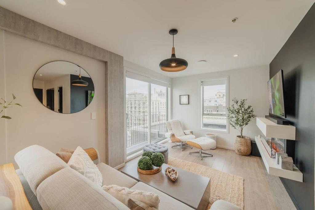 Penthouse Perfection - 2BR Elegance on Worcester St - Resim 5