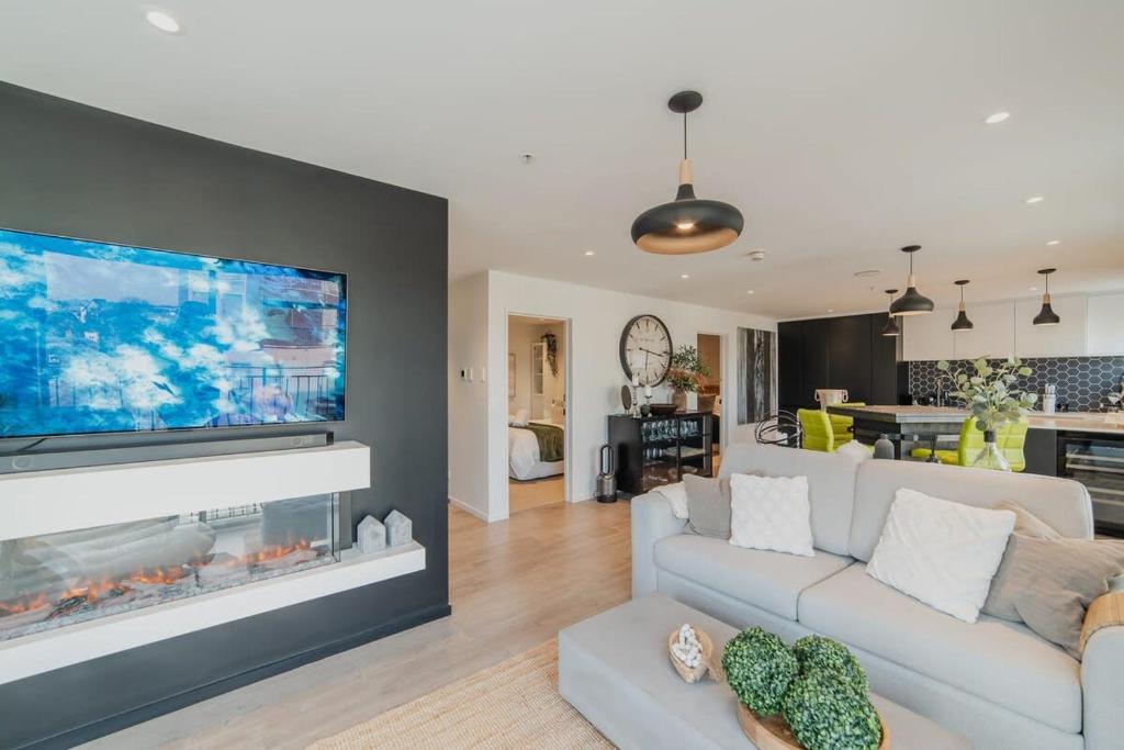 Penthouse Perfection - 2BR Elegance on Worcester St - Resim 25