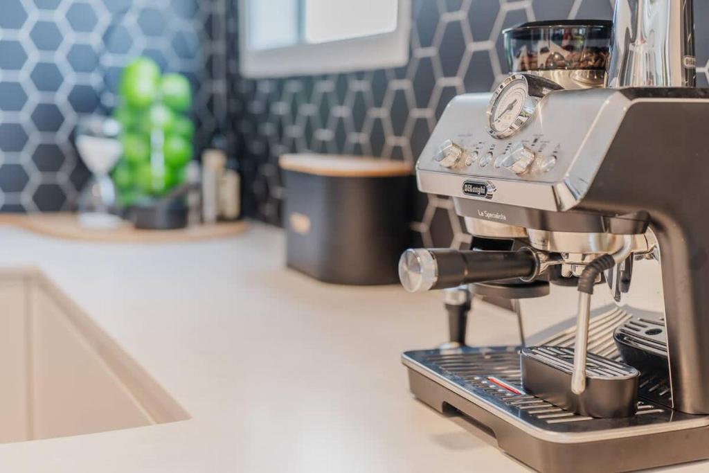 Penthouse Perfection - 2BR Elegance on Worcester St - Resim 30