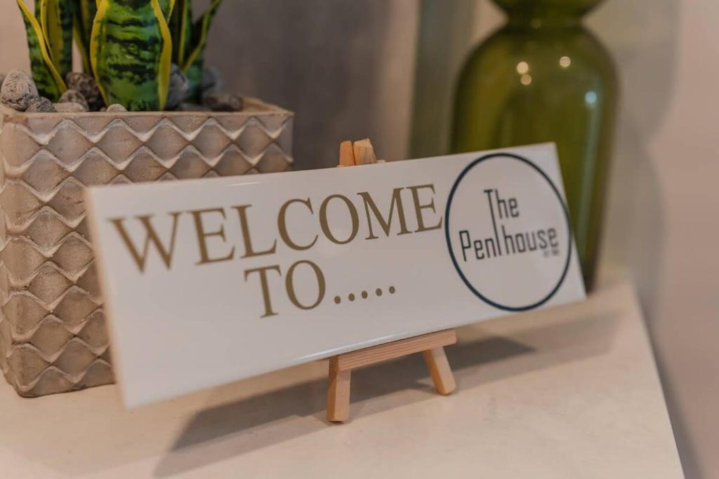 Penthouse Perfection - 2BR Elegance on Worcester St - Resim 31