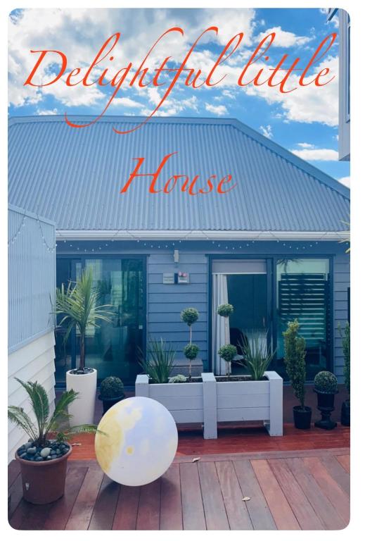 Delightful little house & Chateau Charme Suite - Resim 1