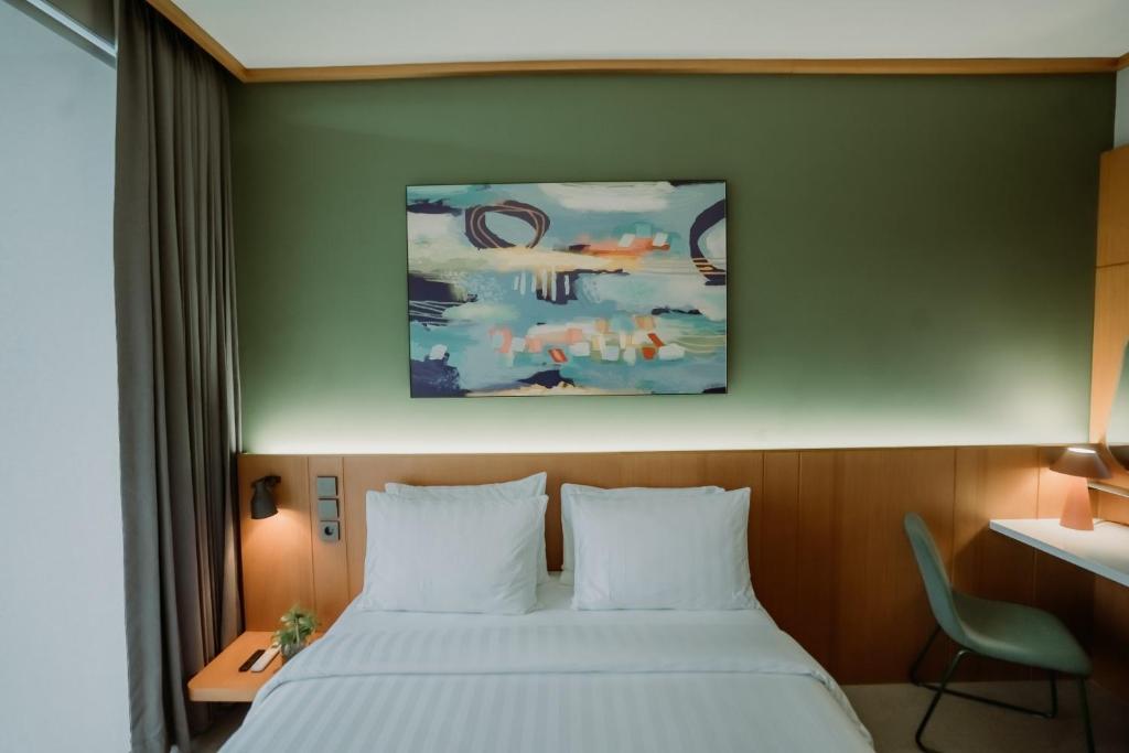 Postel nebo postele na pokoji v ubytování Jiro Hotel