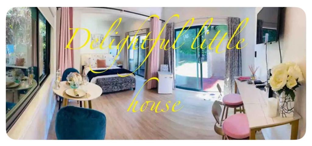 Delightful little house & Chateau Charme Suite - Resim 17